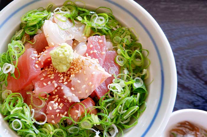 熊野鯛とマグロの紅白丼